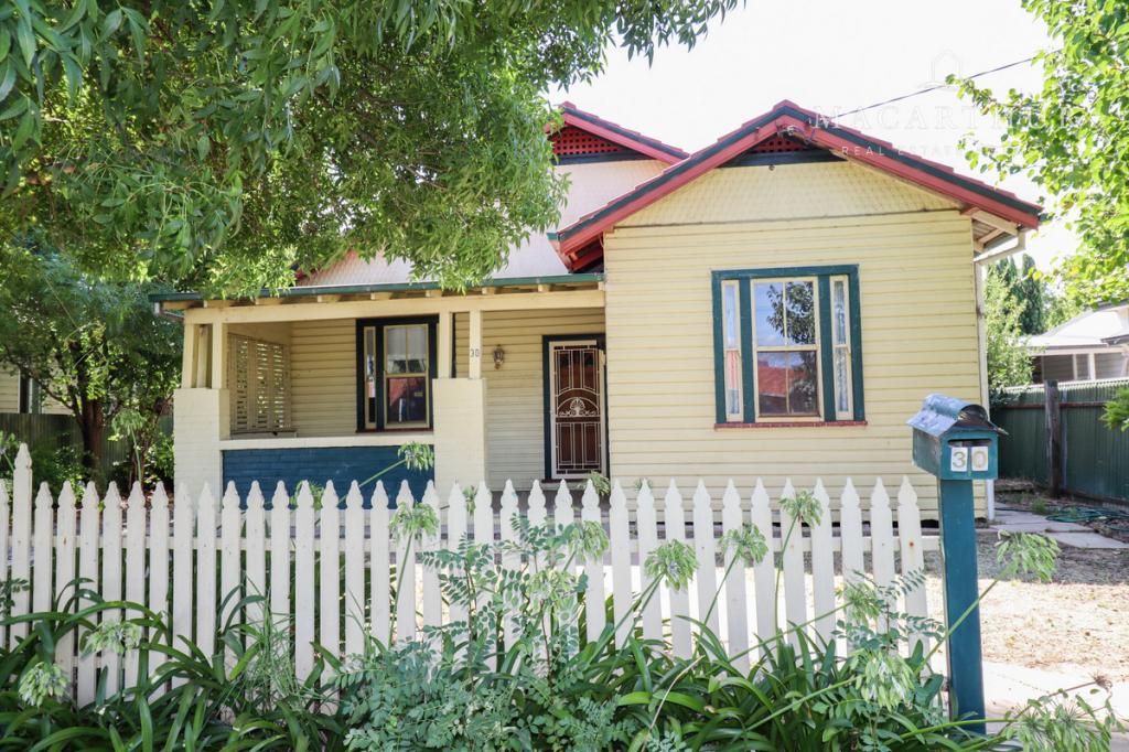 30 Albury St, Wagga Wagga, NSW 2650