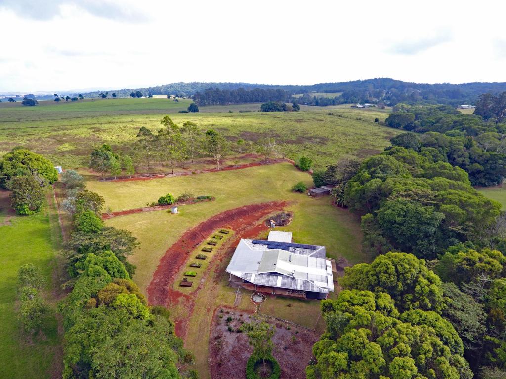 88r Russell Rd W, Lake Eacham, QLD 4884