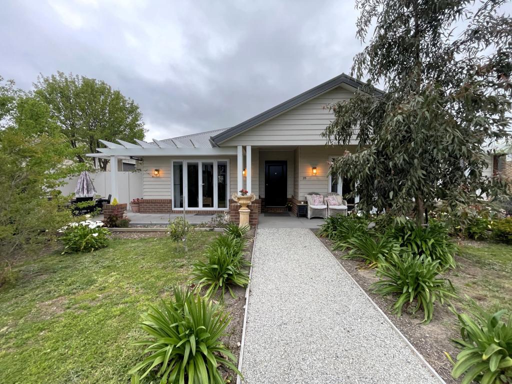 35 Swain Walk, St Leonards, VIC 3223