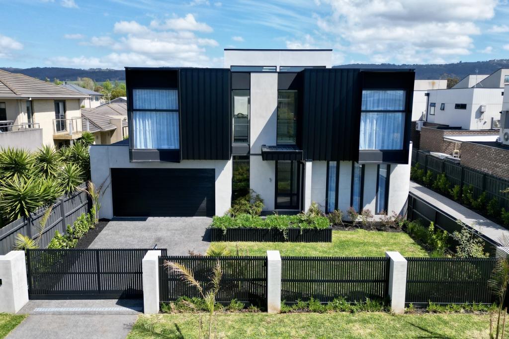 8 FRANK ST, SAFETY BEACH, VIC 3936