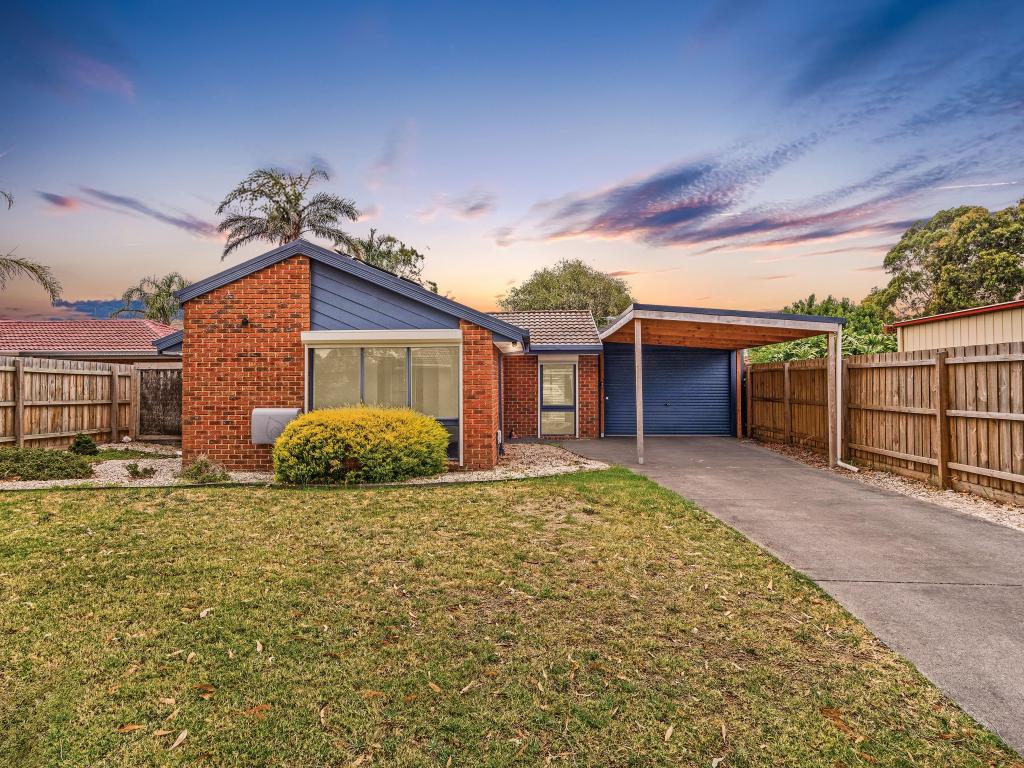 2 Blueberry Cl, Cranbourne North, VIC 3977