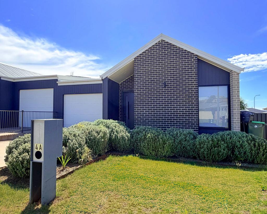 4a Hydrangea Ave, Parkes, NSW 2870