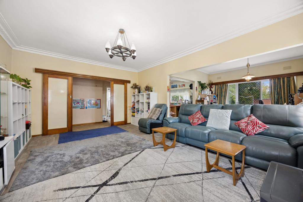 18 Laurence Gr, Ringwood East, VIC 3135