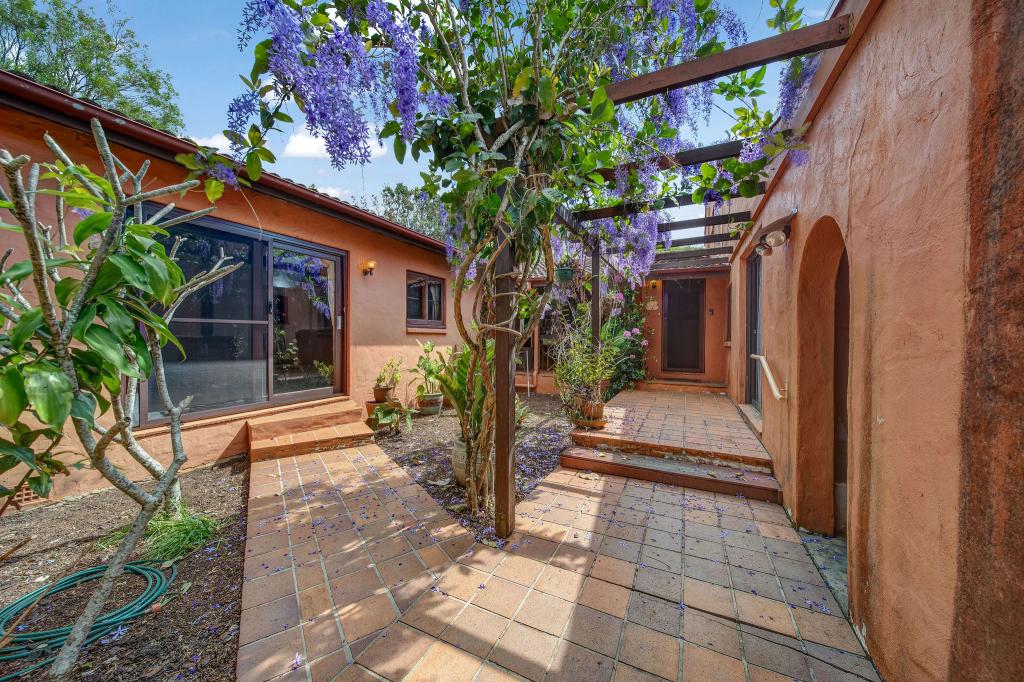 4 CROSBY HILL RD, BUDERIM, QLD 4556