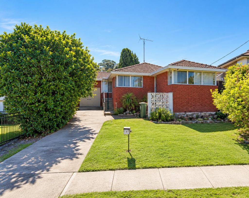 7 DODSON CRES, WINSTON HILLS, NSW 2153