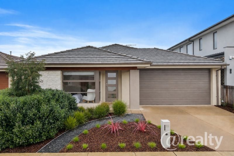 22 Praise St, Clyde North, VIC 3978