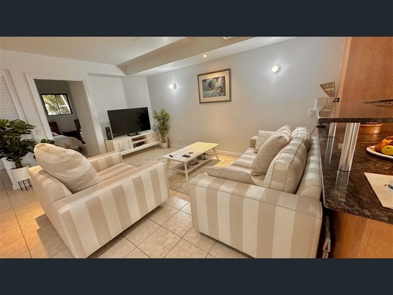 8/5-7 Arlington Esp, Clifton Beach, QLD 4879