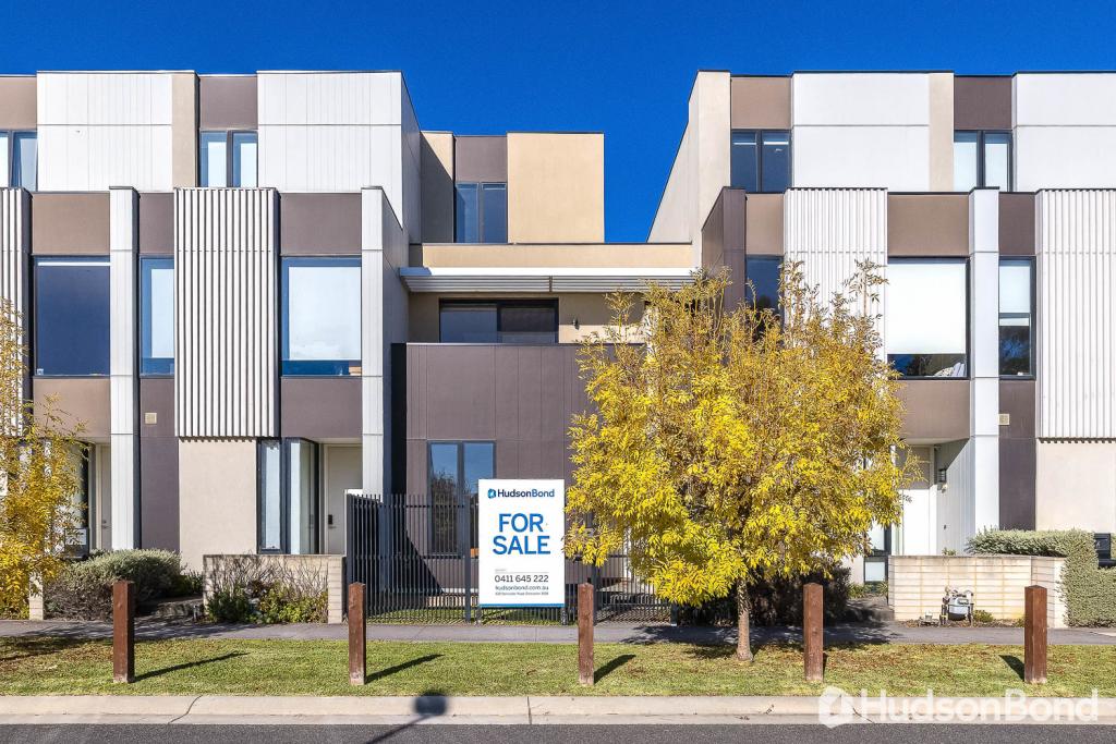 8 HARVEST CT, DONCASTER, VIC 3108