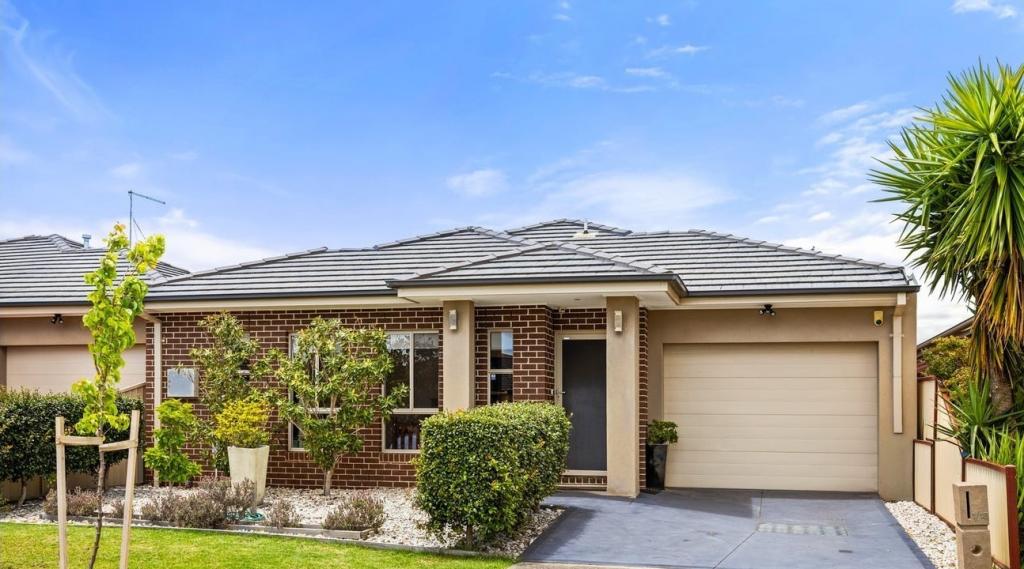 1/18 PANGBOURNE AVE, HARKNESS, VIC 3337