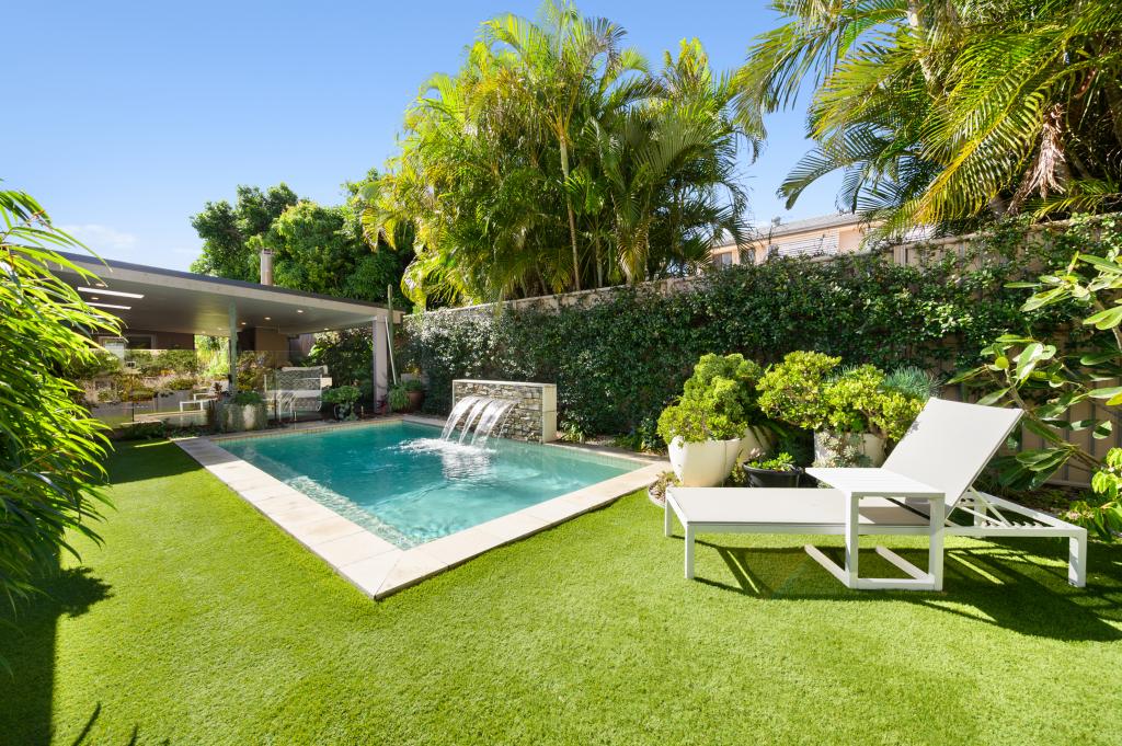 1 Flinders Ct, Paradise Point, QLD 4216