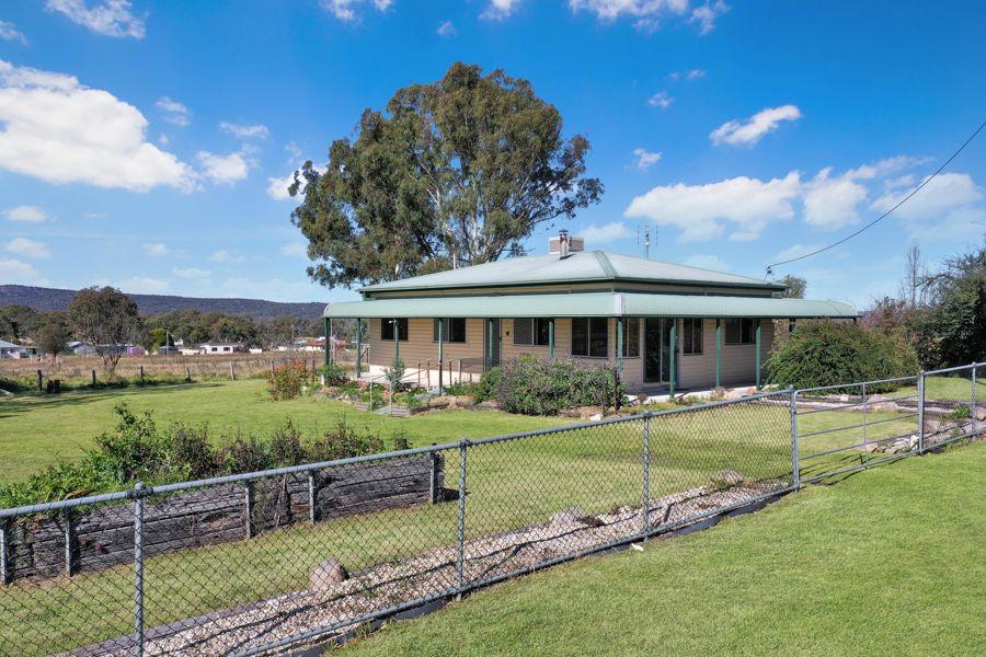 2 Phelhampton Cres, Jennings, NSW 4383