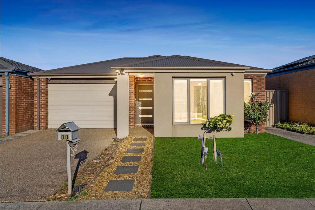 88 Bimberry Cct, Clyde, VIC 3978