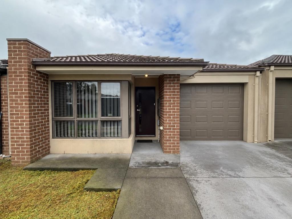 10 Canmore St, Cranbourne East, VIC 3977