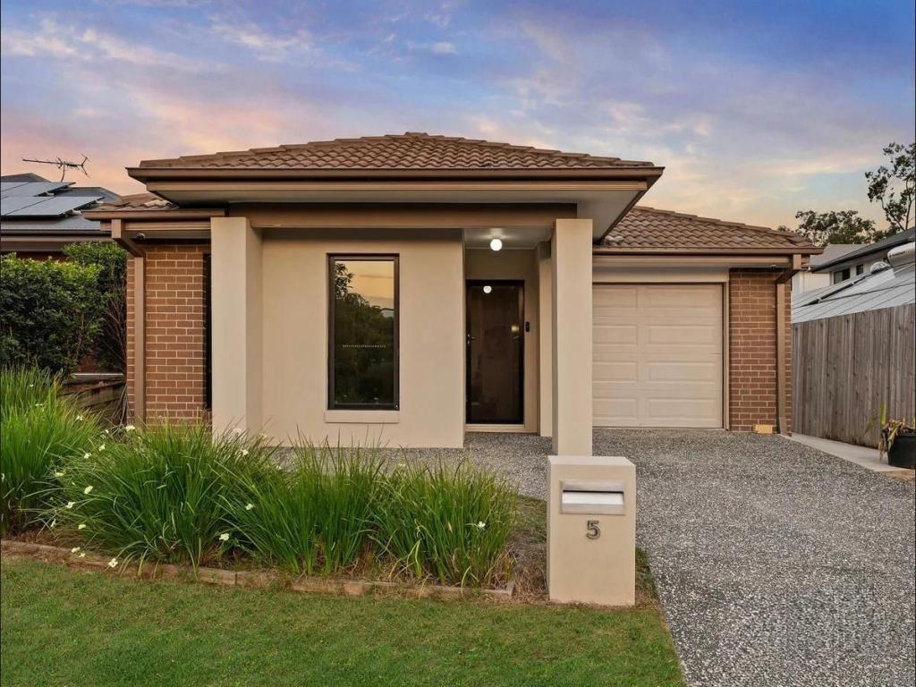 5 Capricorn Cres, Springfield Lakes, QLD 4300