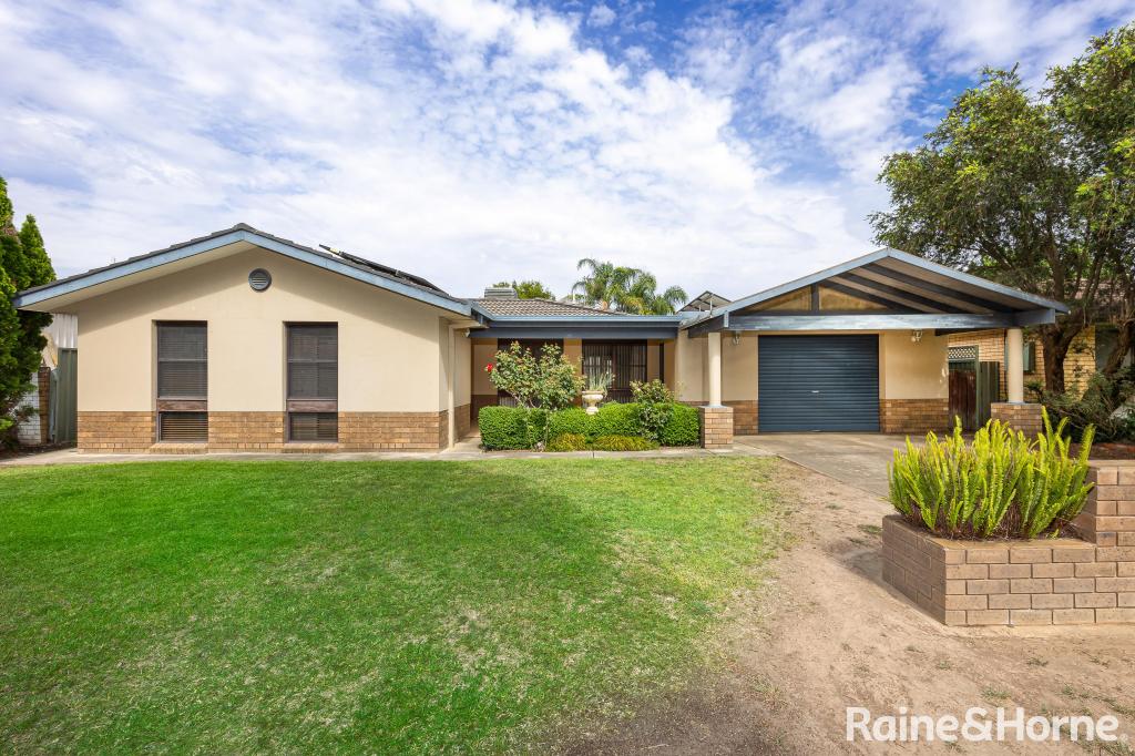 10 Tuross St, Lake Albert, NSW 2650