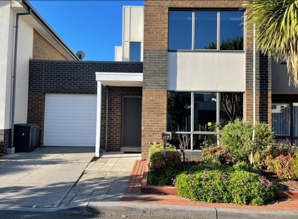 37 Waverley Park Dr, Mulgrave, VIC 3170