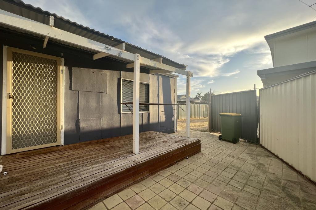 18B GILMORE ST, MADORA BAY, WA 6210