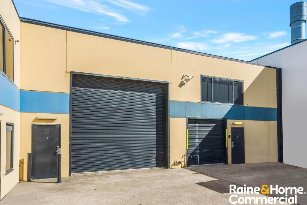 5/9 SAMANTHA PL, SMEATON GRANGE, NSW 2567