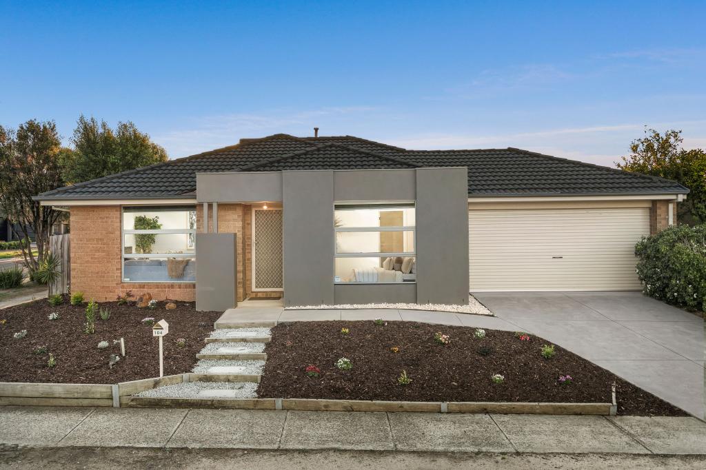 104 Diamond Pde, Skye, VIC 3977