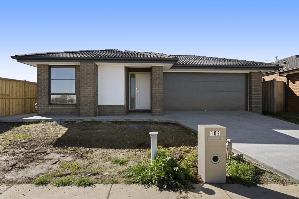 102 Elegante Rd, Winter Valley, VIC 3358
