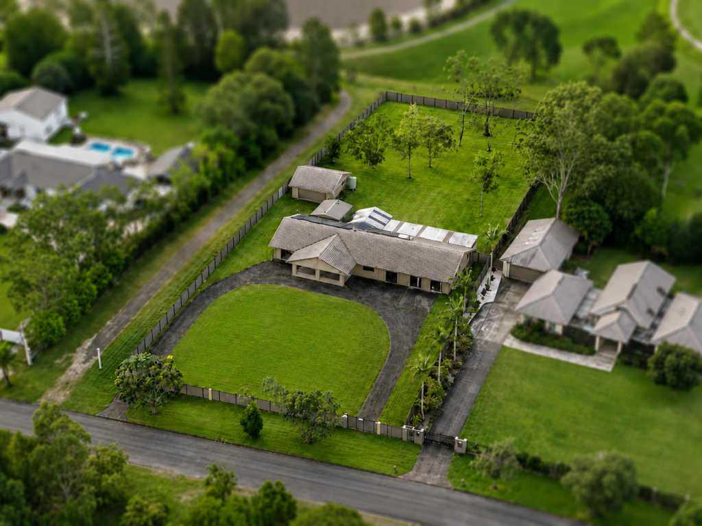 8 Oberon Way, Oxenford, QLD 4210