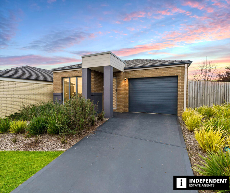 15 Denistoun Cres, Cranbourne, VIC 3977