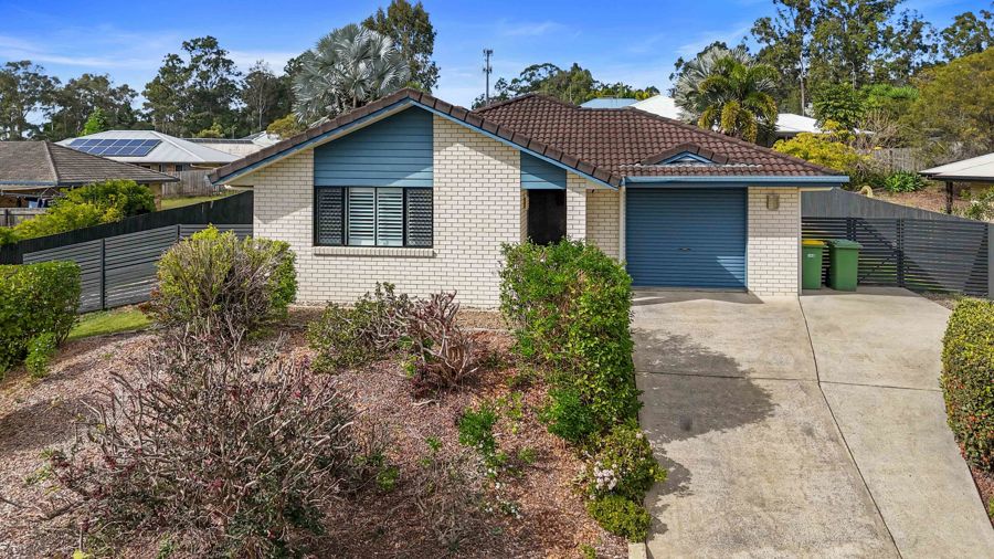 5 Inverness St, Southside, QLD 4570