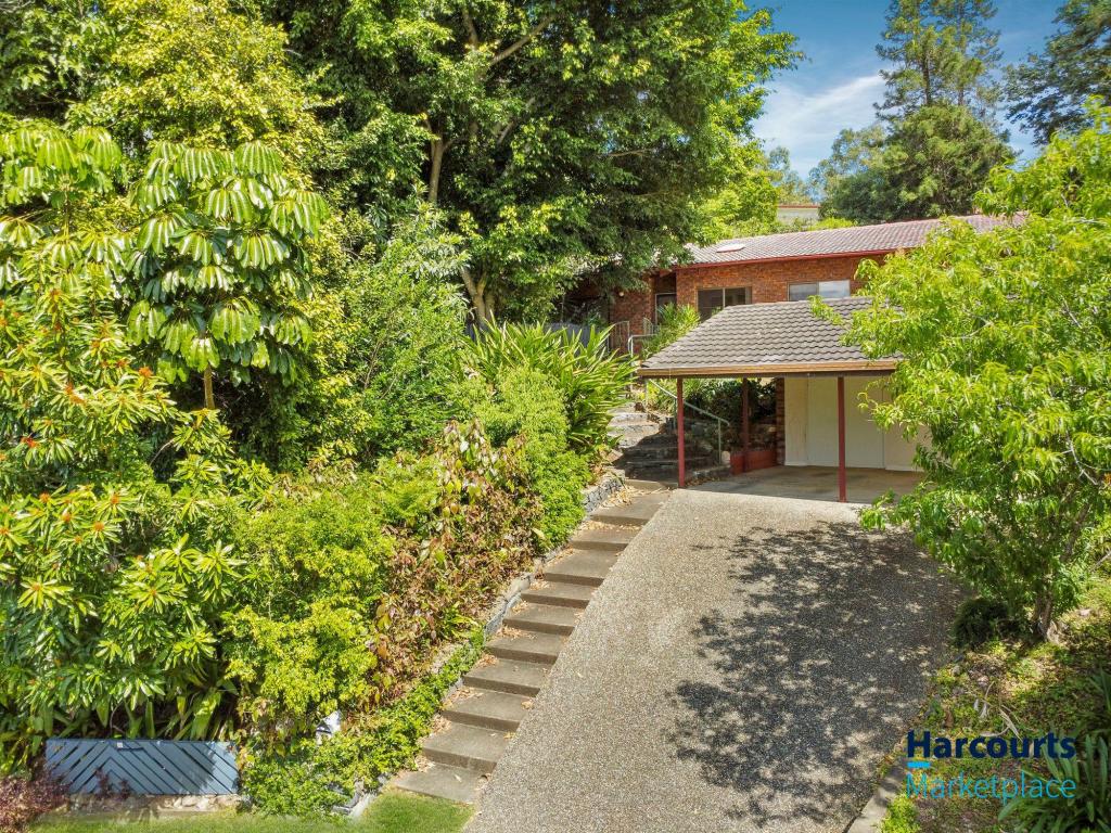 33 Burrumbuck St, Chapel Hill, QLD 4069