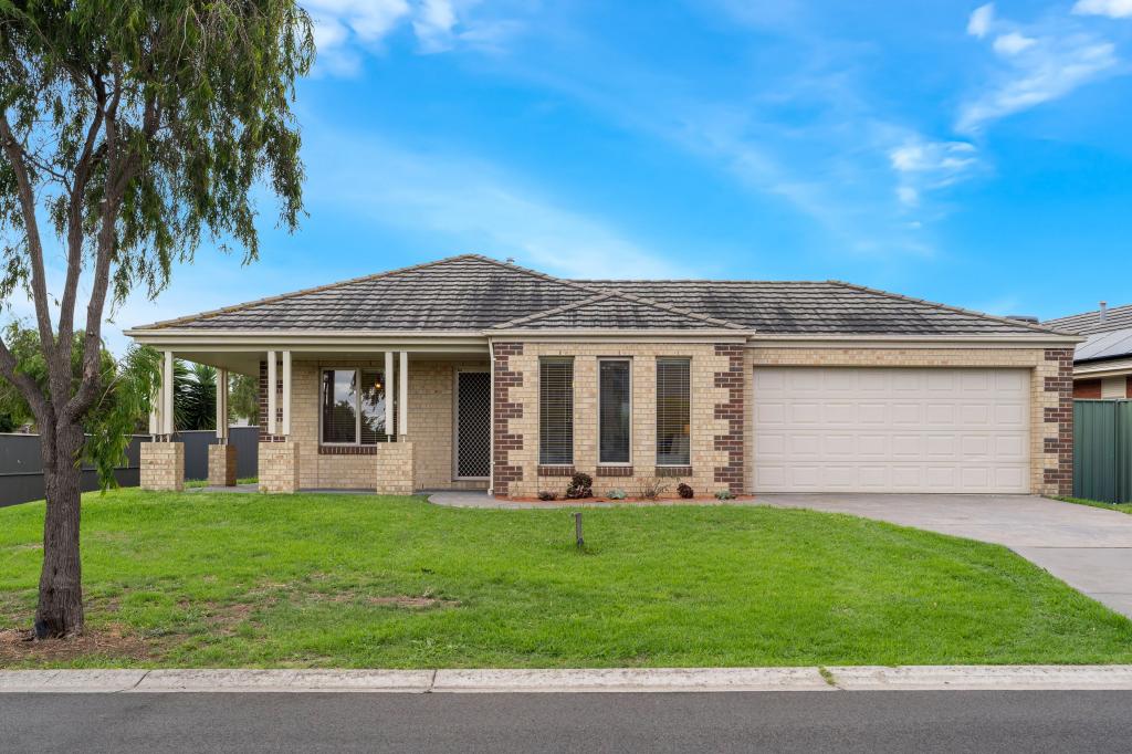 8 Swinburne Cl, Craigieburn, VIC 3064