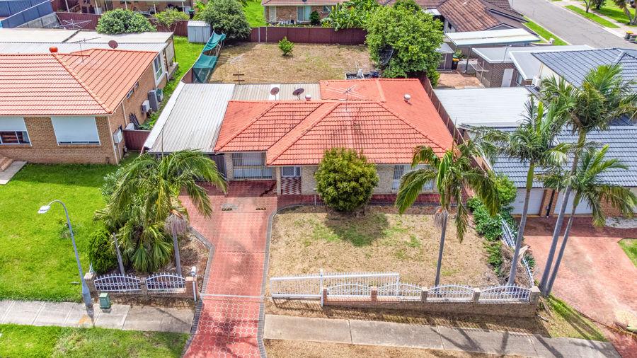 4 HOMESTEAD RD, BONNYRIGG HEIGHTS, NSW 2177