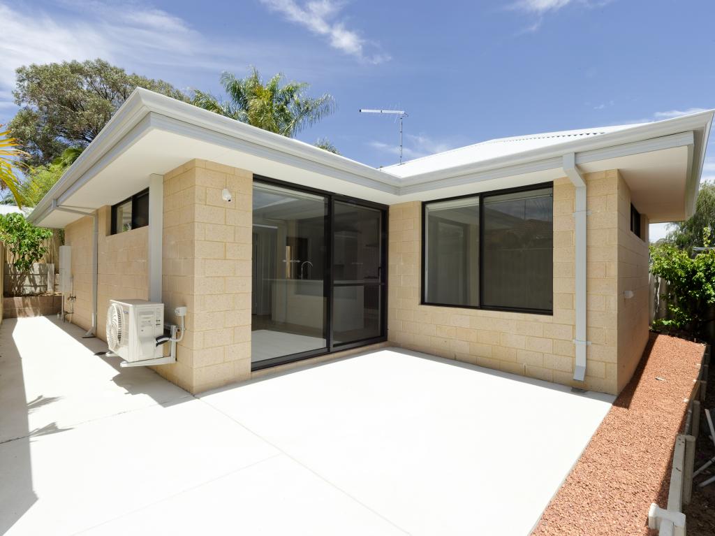 22a Parkway Gdns, Parmelia, WA 6167