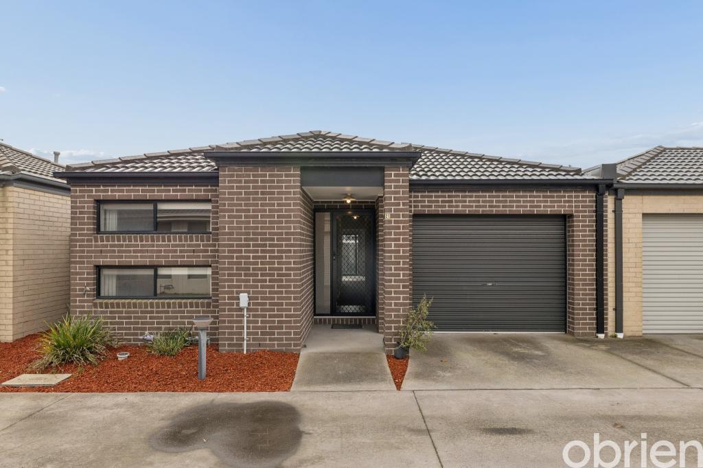21 Renlik Cct, Cranbourne North, VIC 3977