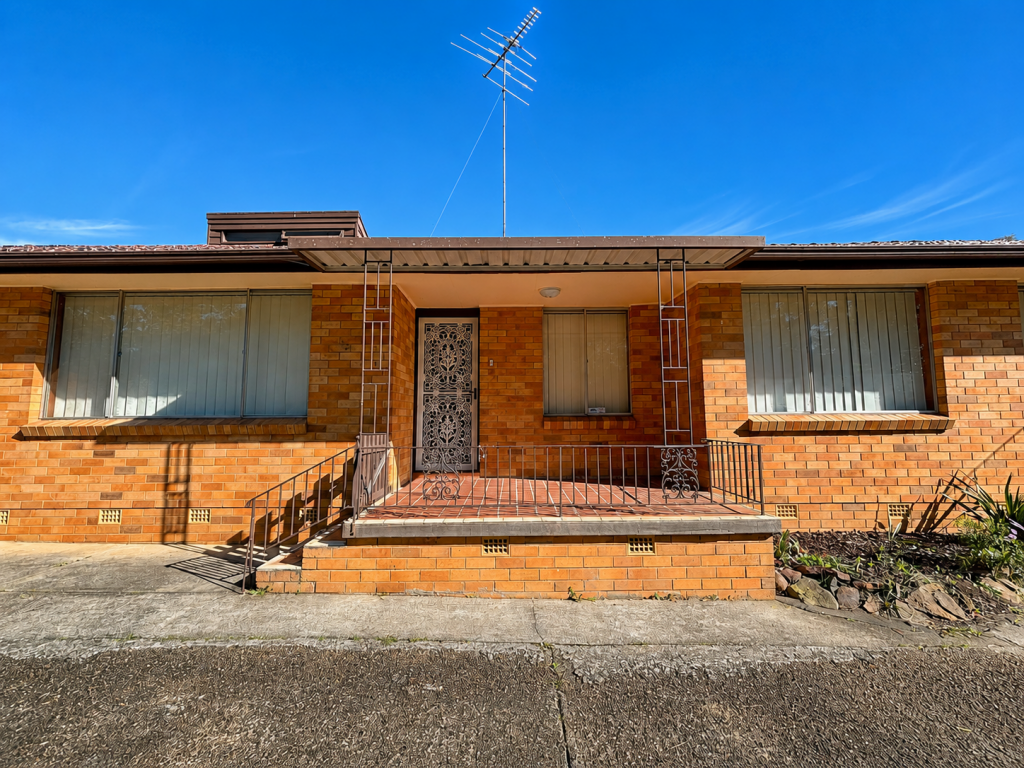 5 Fitzroy Cres, Leumeah, NSW 2560