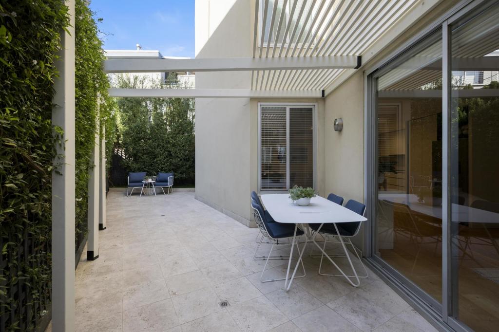 2/402 Barkly St, Elwood, VIC 3184