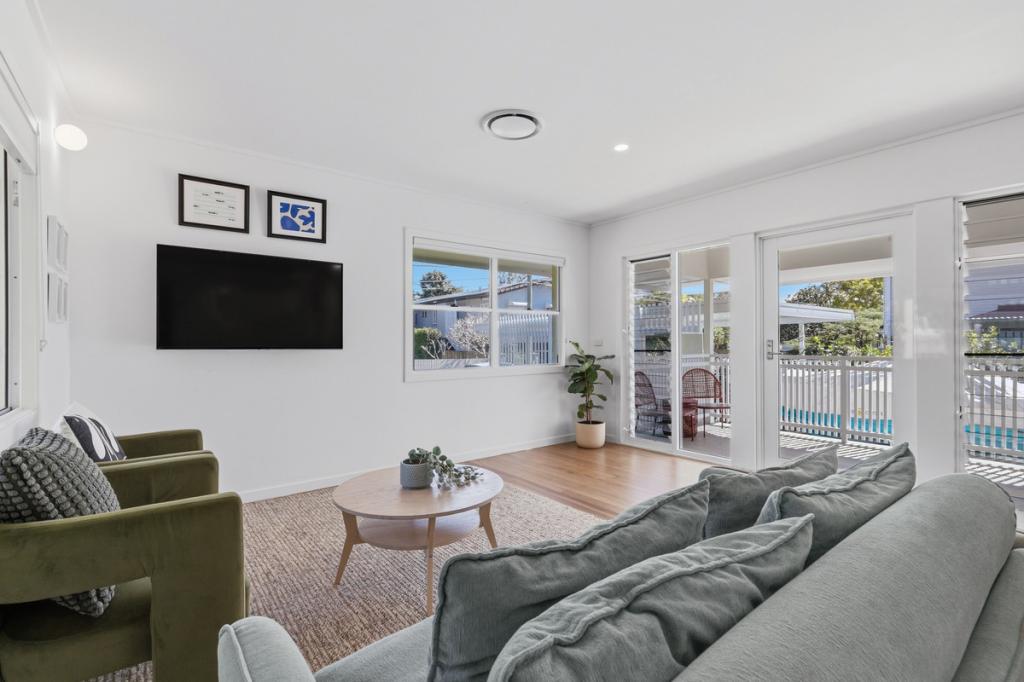 34 Newcastle St, Fairfield, QLD 4103