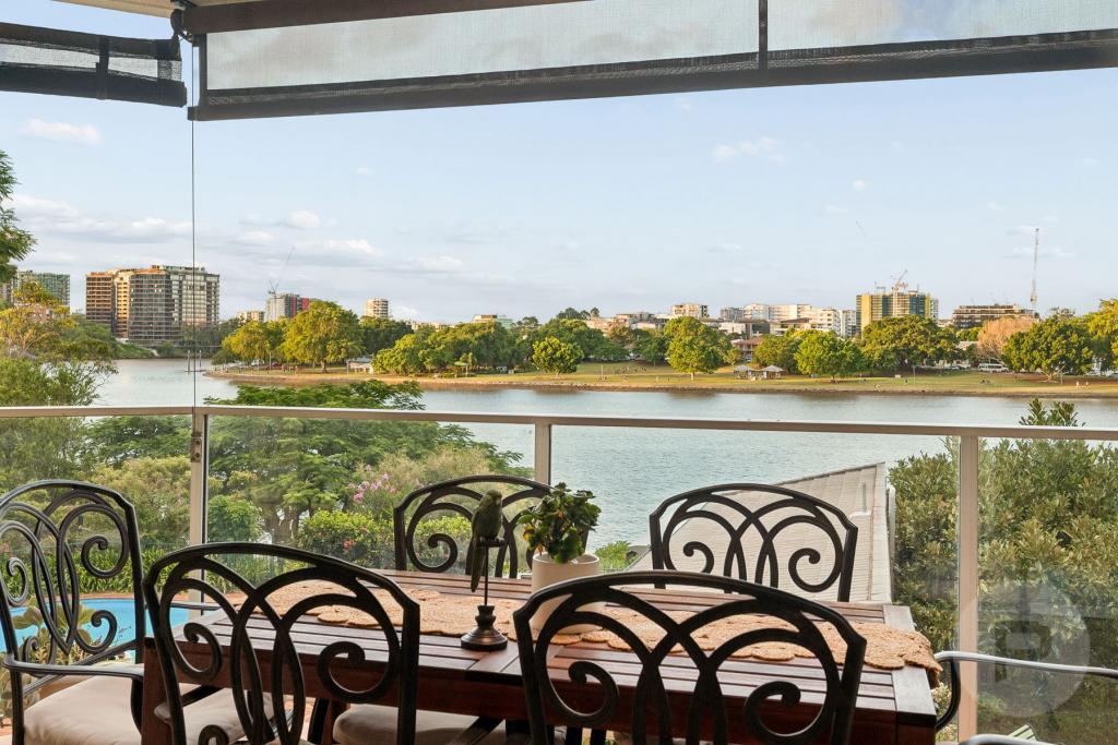 6/82 SANDFORD ST, ST LUCIA, QLD 4067