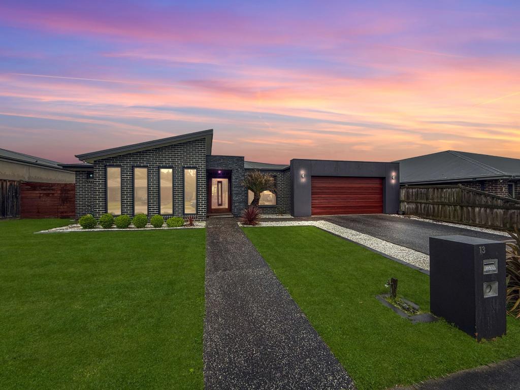 13 VILLENEUVE DR, TRAFALGAR, VIC 3824