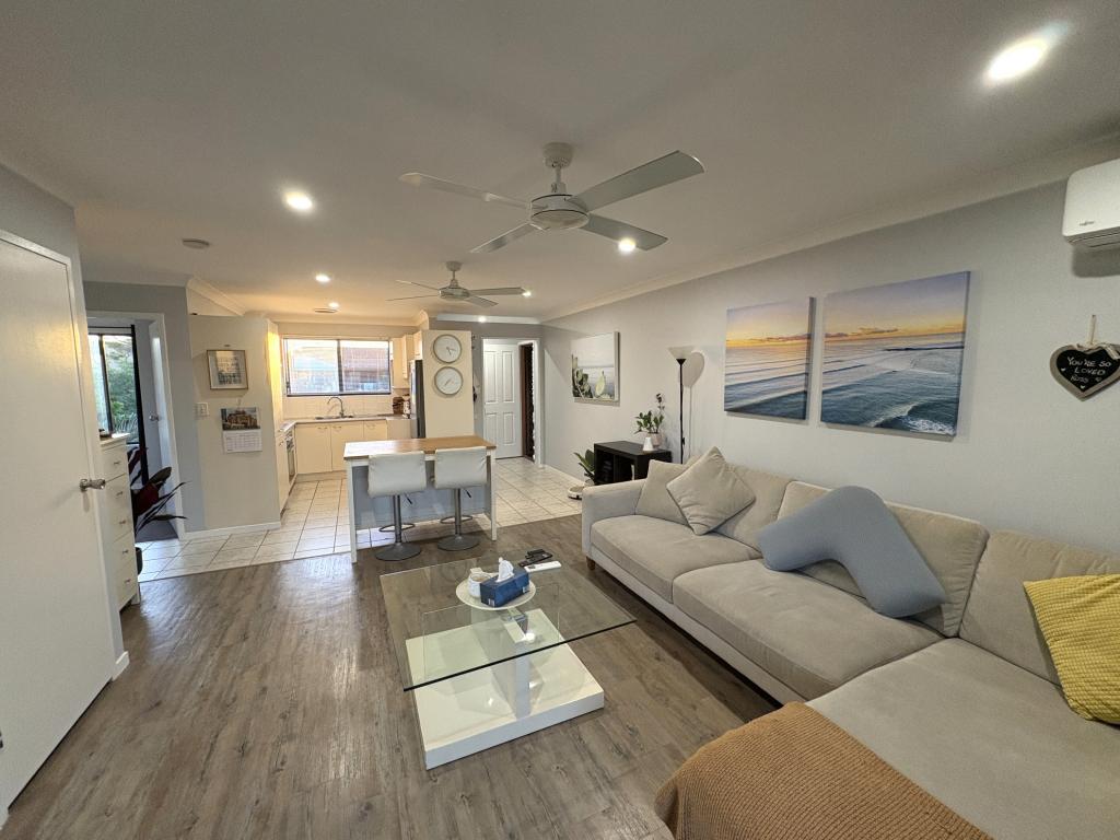 7/8 CHRISTINA CT, MERMAID WATERS, QLD 4218