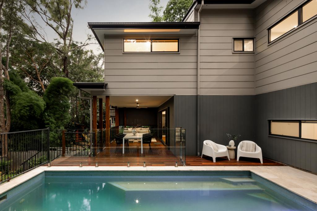 225 Chapel Hill Rd, Chapel Hill, QLD 4069