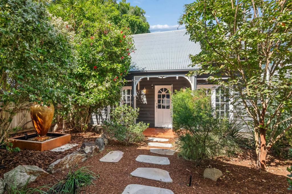 35 ARGYLE ST, SEVENTEEN MILE ROCKS, QLD 4073