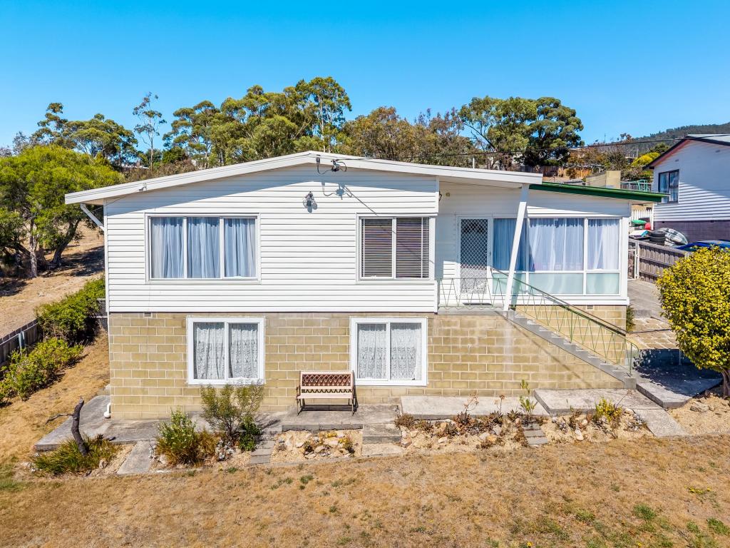 17 Bradfield St, Claremont, TAS 7011