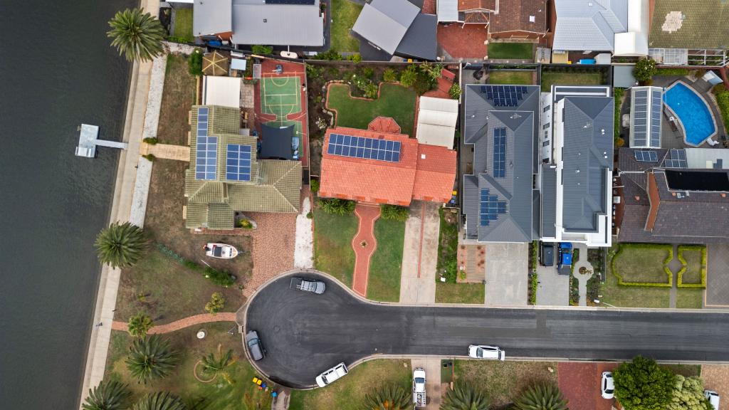 8 Martinique Ct, West Lakes, SA 5021