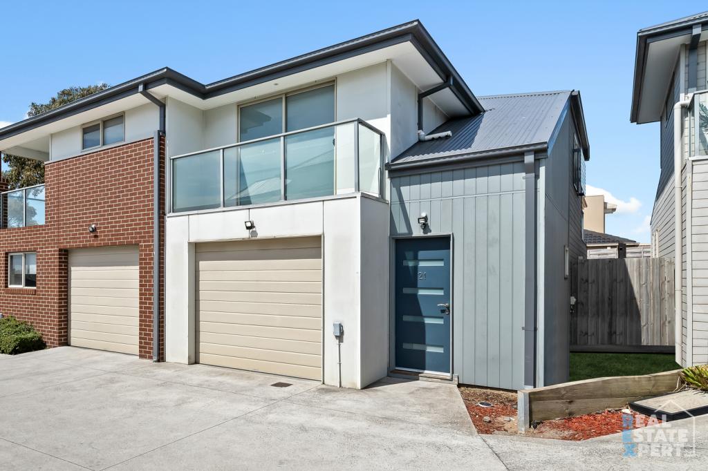 21 SUNSHINE CT, HAMPTON PARK, VIC 3976
