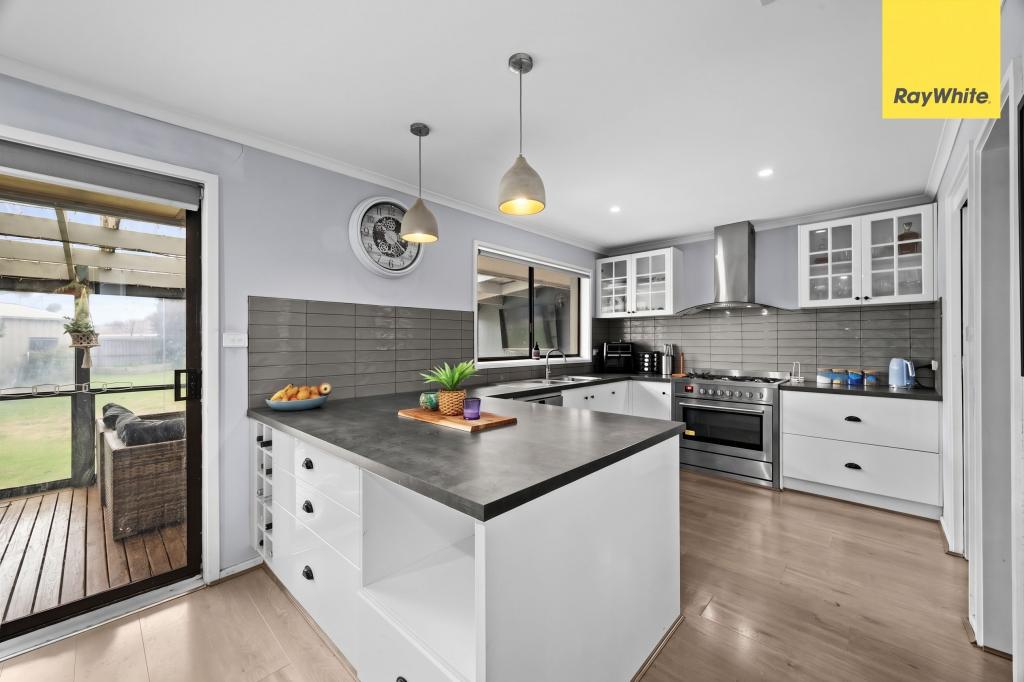 15 Francis St, Melton South, VIC 3338