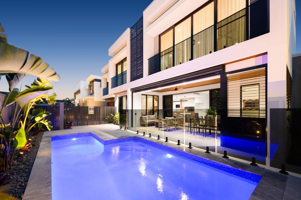 14 Kavieng Cres, Runaway Bay, QLD 4216