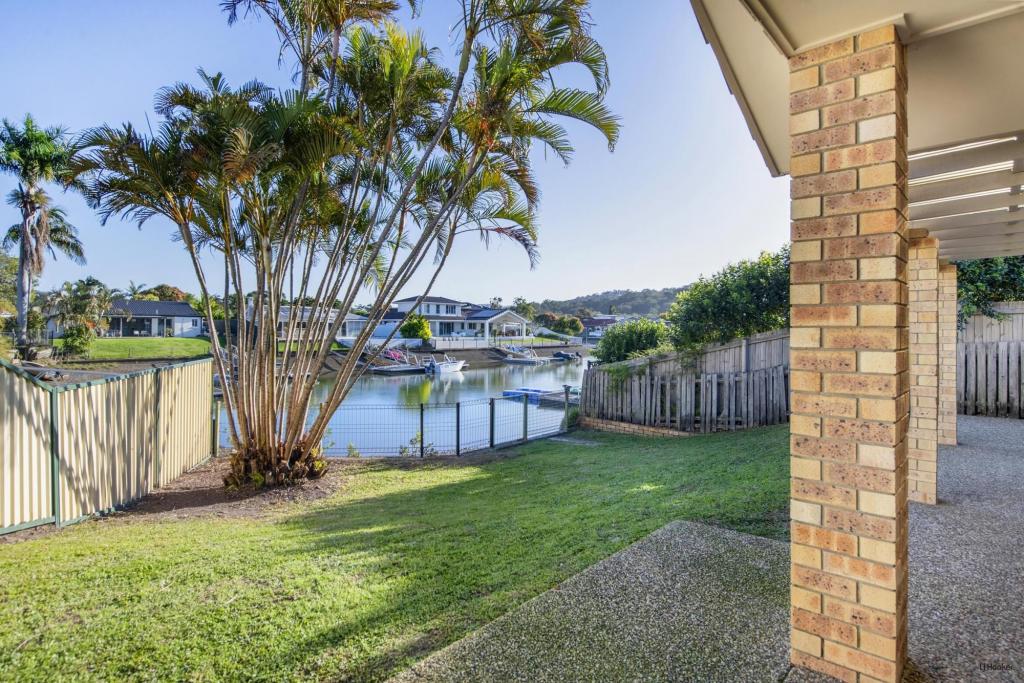 20 Mainsail St, Currumbin Waters, QLD 4223