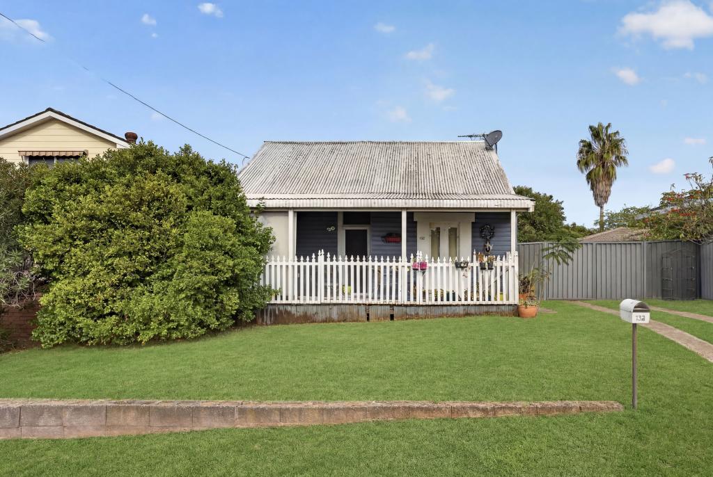 132 Waminda Ave, Campbelltown, NSW 2560