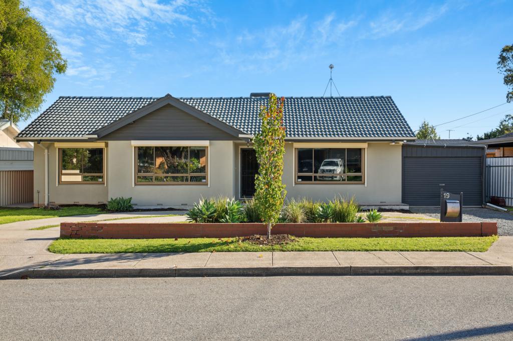 19 Greenbank Gr, Hackham West, SA 5163