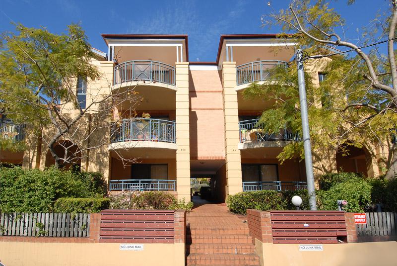 2/ 106 ELIZABETH ST, ASHFIELD, NSW 2131