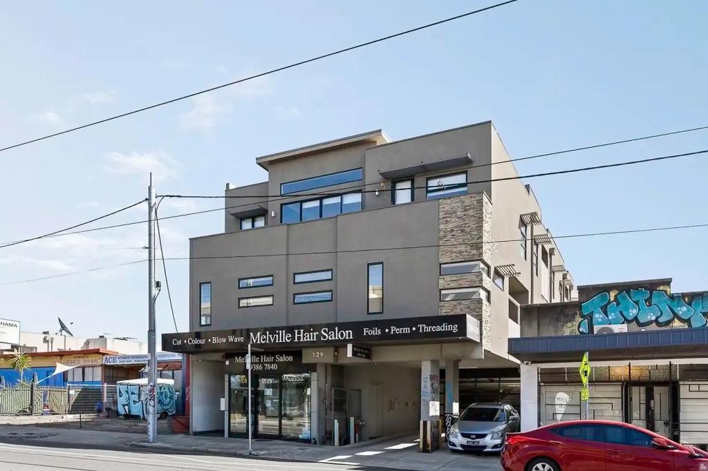 2/129 MELVILLE RD, BRUNSWICK, VIC 3056